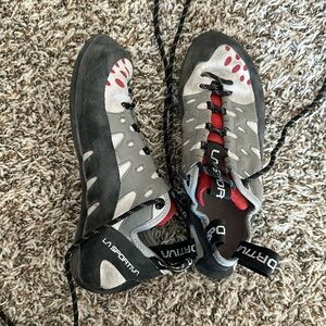 La Sportiva Tarantulace Climbing Shoes Red Gray Black
Women 8 EU 40.5
